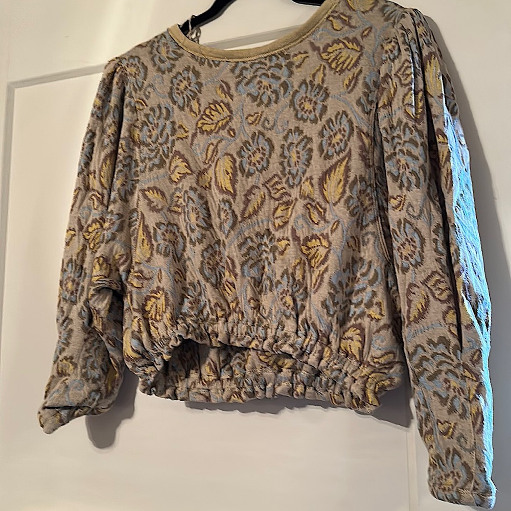 Free People Cropped Sweater Top. No Ordinary Top. Oatmeal color combo. - Picture 3 of 7